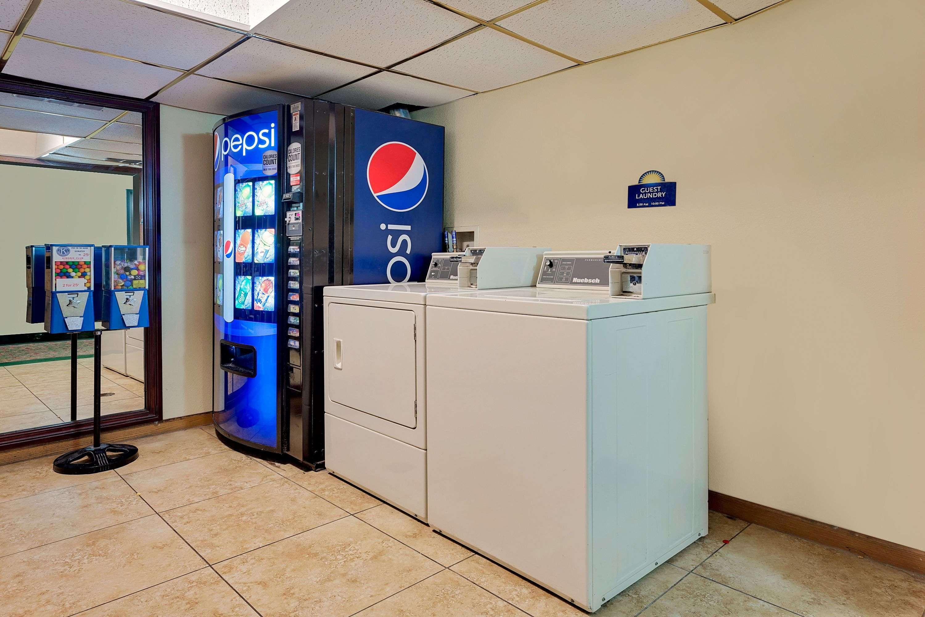 Days Inn By Wyndham Racine/Sturtevant エクステリア 写真